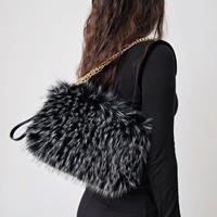Sac à main d'hiver de luxe chaud en fausse fourrure pour femme, sac à bandoulière moelleux en peluche, petit sac fourre-tout tendance, sac à bandoulière sous le bras