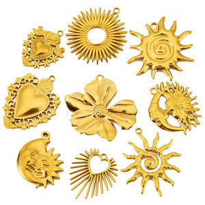 Vente en gros d'accessoires de bijoux en acier inoxydable : pendentifs en forme de spirale anti-moustiques, visage soleil, fleur, cœur, pour boucles d'oreilles et colliers DIY - Product Image 1