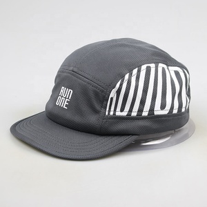 Casquette Snapback Sportive Personnalisée 5 Panneaux en Coton Uni pour l'Extérieur, Broderie et Sérigraphie, Respirante et Confortable - Product Image 1