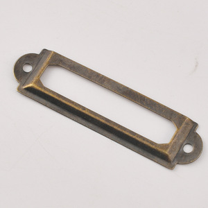 Porta Tarjetas de Hierro con Acabado Bronce Antiguo, 62x16 mm, Marco Decorativo para Etiquetas de Gabinete - Product Image 3