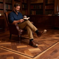 Parquet en chêne multicouche style récupéré, lames vieillies, chevrons, design moderne