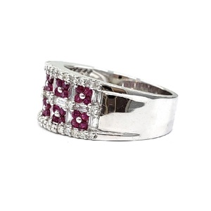 Bague unisexe en or blanc massif 18 carats avec diamant taille brillant et rubis, sertie en canal, pour mariage, fête ou anniversaire, style vintage raffiné - Product Image 3