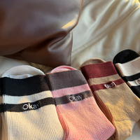 Chaussettes d'hiver noires, blanches et grises de style universitaire, motif tendance mère-fille, tricotées, polyvalentes, séchage rapide, pour le quotidien