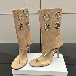 Bottines d'été sexy pour femme en daim à talons aiguilles, à bout ouvert, avec découpes métalliques et talons fins - Product Image 6