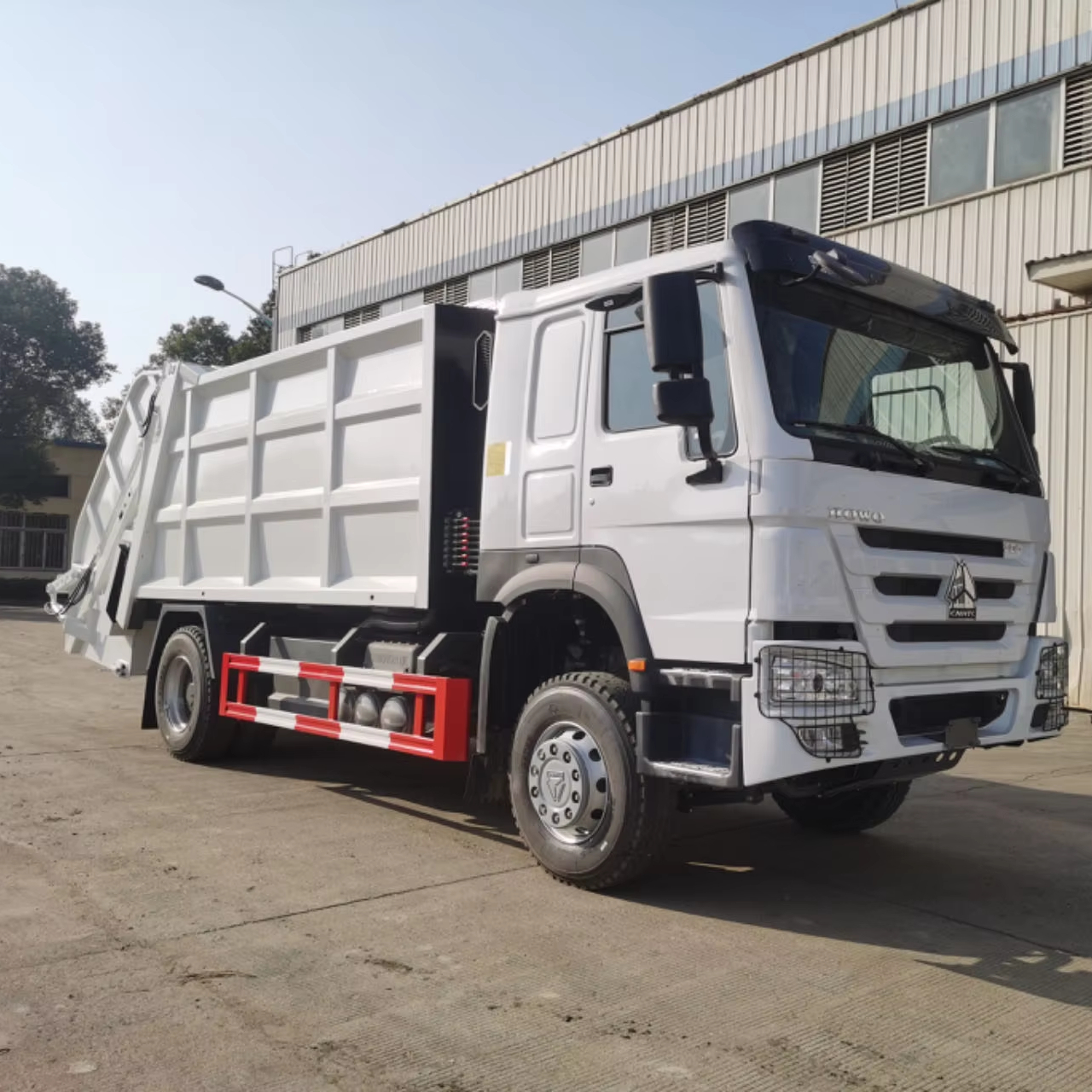 2025 мусоровоз SINOTRUCK HOWO небольшой 4x2 6*4 компримированный мусоровоз с дизельным двигателем LHD и RHD