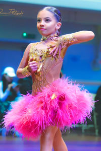 Costume <span class=keywords><strong>de</strong></span> danse latine Vennystyle - Bretelles spaghetti Jupe à plumes en cristal Matériel en spandex/coton Style <span class=keywords><strong>de</strong></span> robes pour filles adultes - Product Image 3