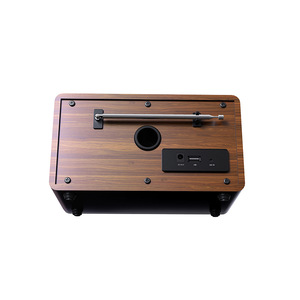 Radio Portátil Multifuncional Vintage de Madera Maciza con Altavoces, Linterna, Pantalla Digital, Compatible con Todos los Canales y Bandas - Product Image 3