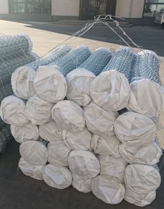 Rouleau de clôture en treillis galvanisé de 100 pieds, maille cyclone de 8 pieds et 6 pieds, revêtement en PVC, clôture en chaîne de mailles avec 50 pieds de FSC - Product Image 3