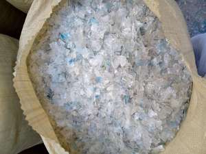 Hojuelas de PET Reciclado de Alta Pureza, Mezcla Azul/Transparente, Reciclaje de HDPE, Apto para Fibra Química y Láminas de PET - Product Image 3