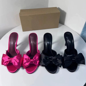 Nouveautés printemps - Sandales à talons pour femmes : talons hauts rouge rose avec grande décoration en nœud - Product Image 1