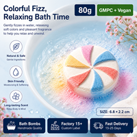 Bombes de bain effervescentes artisanales véganes OEM 80g à la noix de coco bio, motif tourbillon coloré, pour marque privée GMPC