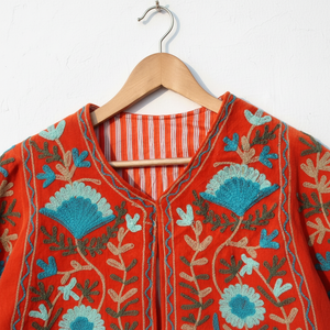 Chaleco de terciopelo floral Suzani bordado sin mangas para mujer, chaleco corto de invierno de algodón con relleno de algodón - Product Image 1