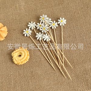 ก้านไม้ไผ่ตกแต่งลายดอกเดซี่ 100 ชิ้นต่อแพ็ค สำหรับตกแต่งผลไม้ - Product Image 2