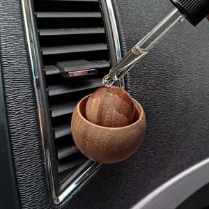 Difusor de Aroma en Forma de Bola de Madera de Nogal para Coche, Adorno para la Ventilación del Vehículo, Decoración Interior con Fragancia de Aceites Esenciales - Product Image 1