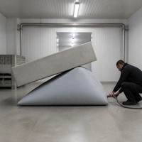 Plateforme pneumatique gonflable pour la réparation de spas, l'inspection d'équipements et l'accès sous le plancher