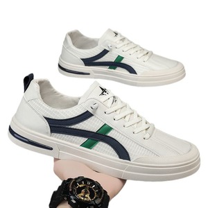 Nuove scarpe sportive per studenti da uomo, Casual e alla moda, con proprietà antiscivolo. Le scarpe sono dotate di un Versatile. - Product Image 1
