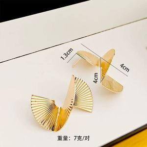 Boucles d'Oreilles Spirales Torsadées Exagérées pour Femme, Style Punk et Forme Irrégulière, Gros Clous d'Oreilles Tendance pour Femme - Product Image 5