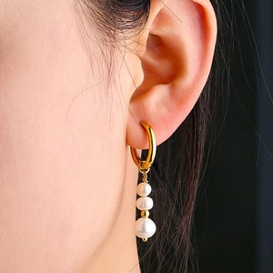 Joyería Fina de Lujo Vintage para Mujer, Aros de Acero Inoxidable Chapados en Oro con Perlas, Resistentes a la Decoloración, Venta al Por Mayor - Product Image 3