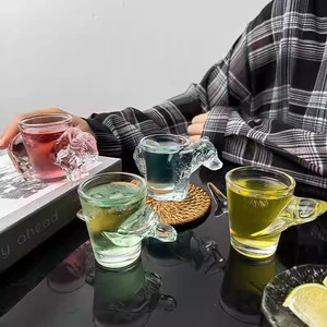 Vaso de Chupito de Vidrio Personalizado con Forma de Delfín - Capacidad de 50 ml, Duradero y Reutilizable, Diseño Moderno para Café, Sake y Más - Product Image 2
