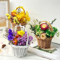Arrangement de fleurs séchées miniatures faites à la main avec panier en rotin pour la décoration de table de mariage, roses séchées préservées