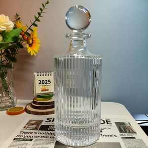 Carafe à whisky en cristal de grande capacité en gros, gravée, style classique, rayures verticales épaisses, bouteille en <span class=keywords><strong>verre</strong></span> à whisky - Product Image 2