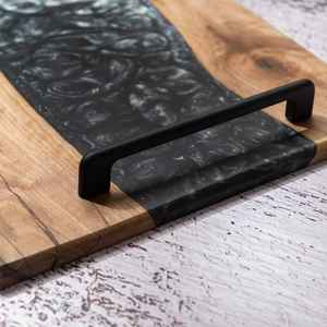 Bandejas de Madera Funcionales y Elegantes con Patrones de Resina que Combinan Arte y Practicidad para Cualquier Ocasión - Product Image 5