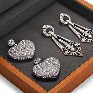 Scatola di immagazzinaggio in legno massello anello di legno orecchini Organizer regalo ricordo con coperchio - Product Image 4