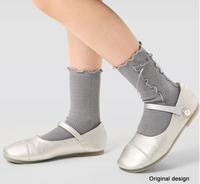 Vente en gros de chaussettes pour enfants avec des rubans et des nœuds de couleurs unies en dentelle de champignon pour filles pour enfants