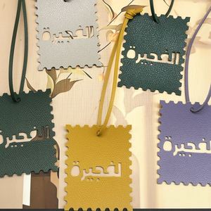 Llavero de moda Alain Charm con colgante decorativo, disponible en piel sintética para mujer - Product Image 2