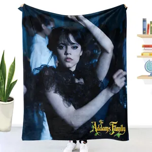 कोई moq कस्टम नवीनतम बुधवार Addams परिवार डिजाइन फैशन कैरोल G Bichota कंबल बनाने की क्रिया ऊन यात्रा फेंक कंबल