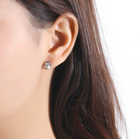 Moyu Schmuck Großhandel Trendige Minimalistische Blumenform Großer Hauptstein Zirkon 925 Sterling Silber Feine Ohrstecker für Damen