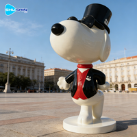 Sculpture de dessin animé Snoopy en résine personnalisée avec technique d'aérographe, couleur et logo personnalisés, design tendance pour la décoration de la maison