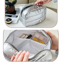 Pochettes cosmétiques matelassées roses souples de luxe avec logo personnalisé pochette de rangement pour maquillage sac de soin de la peau pochette de maquillage portable à fermeture éclair de voyage