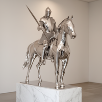 Sculpture de cheval rond en acier inoxydable poli miroir |   Statue de guerrier en métal moderne pour la décoration artistique de luxe du hall d'hôtel