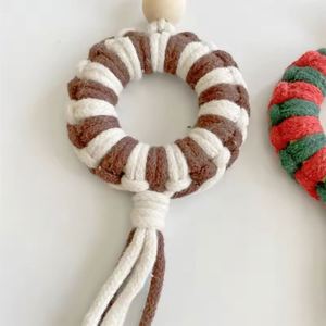 Llavero de donut hecho a mano para Navidad, colgante de ganchillo para bolso, adorno para colgar en el coche, regalo festivo al por mayor - Product Image 3