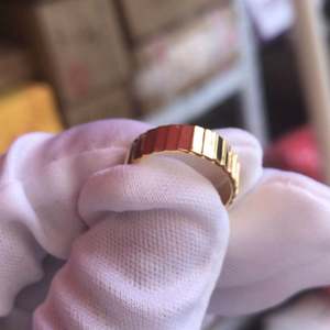 Anello da donna a cupola con cornetto inciso in oro placcato in argento sterling 925 di design personalizzato - Product Image 4
