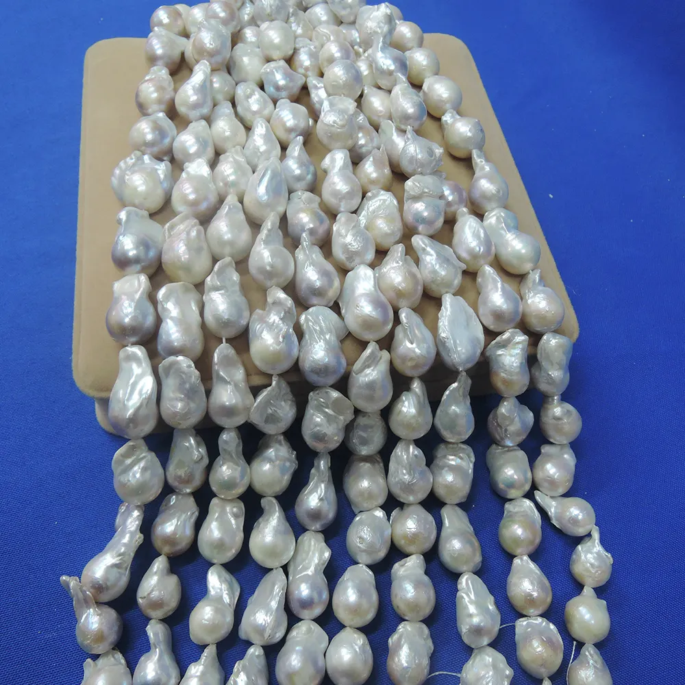 Perla d'acqua dolce sciolta keshi di forma barocca grande 13-17mm in filo. Grado A + in filo