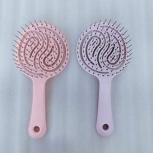 <span class=keywords><strong>Brosse</strong></span> à <span class=keywords><strong>cheveux</strong></span> ventilée incurvée avec poils en nylon, design coussin, poils flexibles <span class=keywords><strong>pour</strong></span> un séchage plus rapide, coiffage sans nœuds - Product Image 4