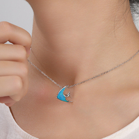 Ensemble de bijoux en argent 925 pendentif opale conception de poisson minuscule inspirée de l'océan artisanat unique avec des motifs d'opale intemporels