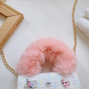 <span class=keywords><strong>Sac</strong></span> bandoulière tendance 2025 pour enfants, <span class=keywords><strong>sac</strong></span> à monnaie en peluche pour filles, mignon avec nœud et chaîne, <span class=keywords><strong>sac</strong></span> à bandoulière à bouton élégant avec motifs de dessins animés - Product Image 2