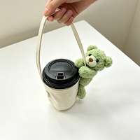 Ours en peluche pour boire du café