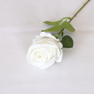 Rose artificielle en fausse fourrure, semi-manuelle et semi-mécanique, pour le Festival Qixi, la Saint-Valentin, les mariages et les restaurants - Product Image 6