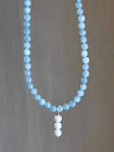 Delicado Collar de Piedras de Aguamarina con Cuentas y Dijes de Perlas, Estilo Boho Minimalista, Cierre Magnético - Product Image 4