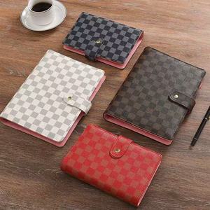 <span class=keywords><strong>Quaderni</strong></span> in pelle 6 anelli <span class=keywords><strong>a</strong></span> <span class=keywords><strong>spirale</strong></span> Business Planner lavoro Agenda Budget Binder stampa <span class=keywords><strong>a</strong></span> scacchiera A6 Pu Cover <span class=keywords><strong>con</strong></span> buste di cassa - Product Image 2