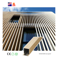 Surface décorative en bois Lattes en aluminium Systèmes verticaux en aluminium Revêtement de plafond à lattes en aluminium extérieur Persiennes