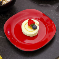 Service de table carré en grès de 16 pièces, intérieur rouge, extérieur noir mat, assiettes, bols et tasses artisanaux, résistant aux rayures