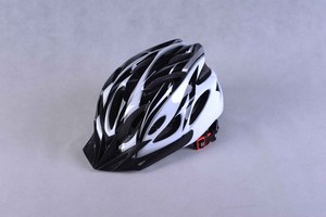 خوذة دراجة لامعة في القالب من الكمبيوتر ، نوعية جيدة ، مخزون للدراجات وركوب المنحدرات ، مادة بلاستيكية للدراجة MTB ورجالي - Product Image 4