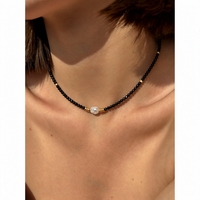 Collier Perlé Go2boho, Perles de Verre Facettées Noires, Imitation Perle, Détail Plaqué Or, Réglable 42cm, Bijou Cadeau
