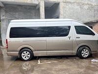Minibus Toyota Hiace d'occasion, 13 places, essence, origine Japon.