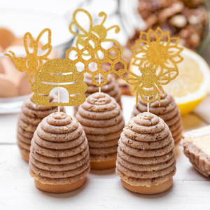 Décorations de cupcakes sur le thème de l'abeille dorée, pics à gâteau en papier nid d'abeille, abeille et tournesol pour la décoration de desserts de fête prénatale ou d'anniversaire sur le thème des abeilles - Product Image 2